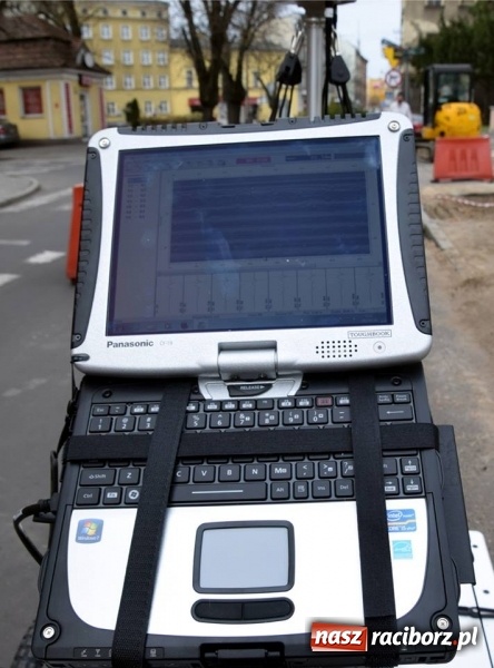 Zdjęcie w galerii na portalu naszraciborz.pl: Wielkie skanowanie raciborskiego rynku. Czy znajdą się podziemia? [FOTO] wiadomości z regionu