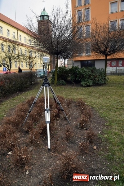 Zdjęcie w galerii na portalu naszraciborz.pl: Wielkie skanowanie raciborskiego rynku. Czy znajdą się podziemia? [FOTO] wiadomości z regionu