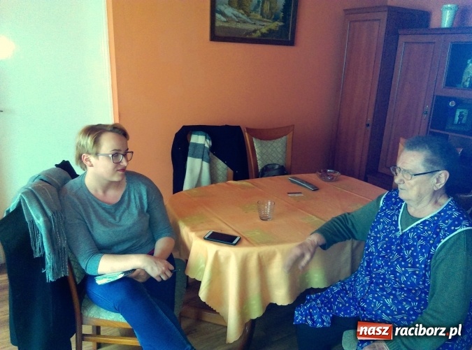 Zdjęcie w galerii na portalu naszraciborz.pl: Sąsiedzi gotowi do pomocy - to oni pomogli 83-letniej lokatorce domu, w kt&oacute;rym w sobotę wybuchł pożar wiadomości z regionu