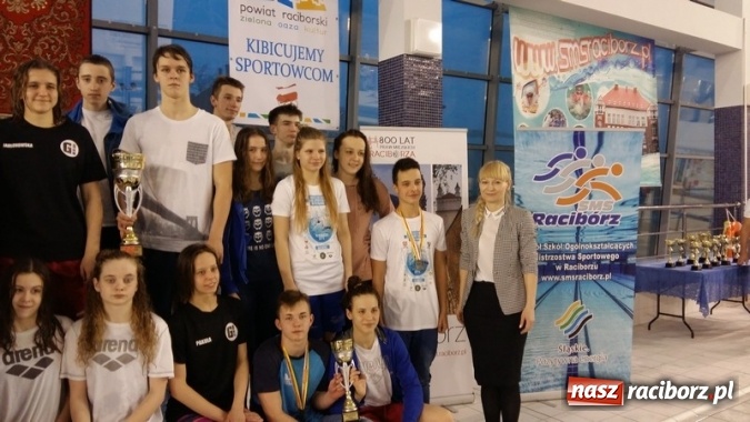 Zdjęcie w galerii na portalu naszraciborz.pl: Pływanie. Gimnazjum Mistrzostwa Sportowego na podium  wiadomości z regionu