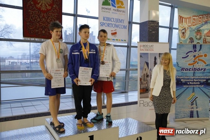 Zdjęcie w galerii na portalu naszraciborz.pl: Pływanie. Gimnazjum Mistrzostwa Sportowego na podium  wiadomości z regionu