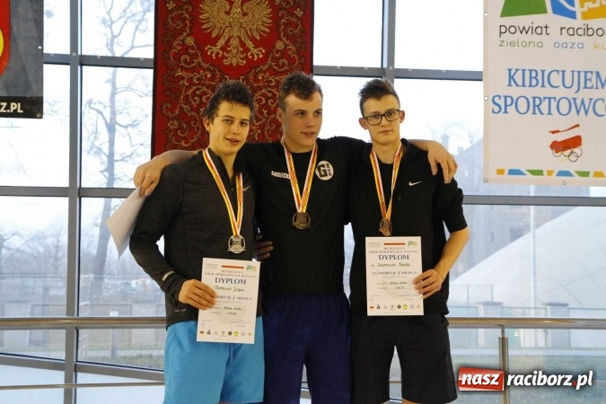 Zdjęcie w galerii na portalu naszraciborz.pl: Pływanie. Gimnazjum Mistrzostwa Sportowego na podium  wiadomości z regionu