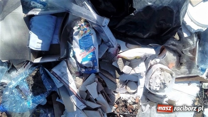 Zdjęcie w galerii na portalu naszraciborz.pl: Nielegalne wysypisko śmieci w Ligocie Tworkowskiej - Społeczna Straż Rybacka prosi o pomoc w ujęciu sprawców!  wiadomości z regionu