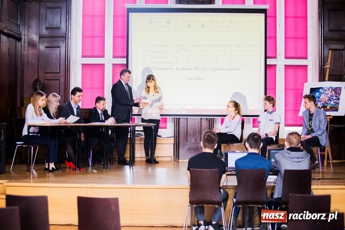 Zdjęcie w galerii na portalu naszraciborz.pl: Katarzyna Flegel zwyciężczynią XI Powiatowego Konkursu Wiedzy o Społeczeństwie wiadomości z regionu