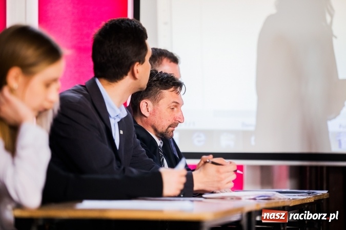 Zdjęcie w galerii na portalu naszraciborz.pl: Katarzyna Flegel zwyciężczynią XI Powiatowego Konkursu Wiedzy o Społeczeństwie wiadomości z regionu