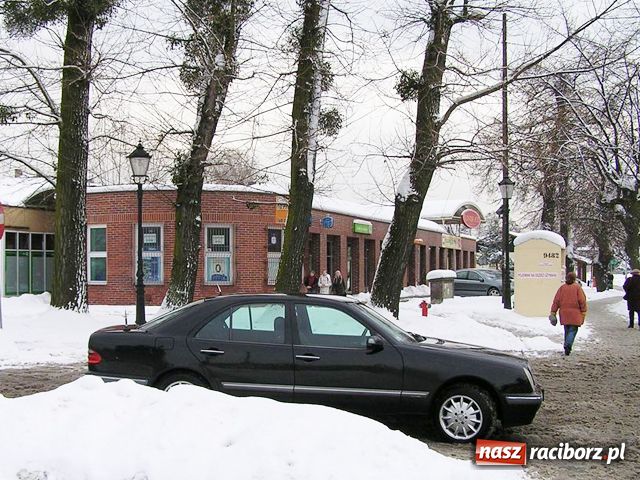 Zdjęcie w galerii na portalu naszraciborz.pl: Wolnoamerykanka na parkingach wiadomości z regionu