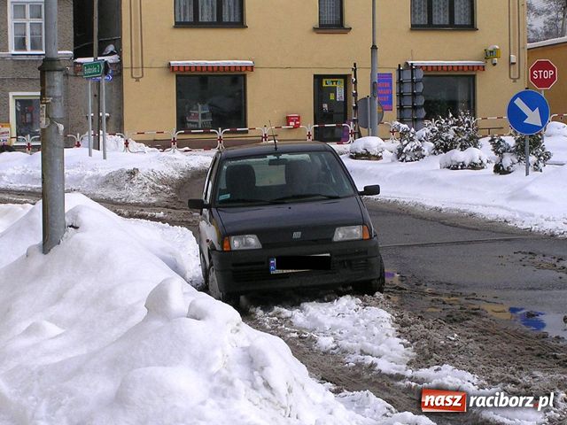 Zdjęcie w galerii na portalu naszraciborz.pl: Wolnoamerykanka na parkingach wiadomości z regionu