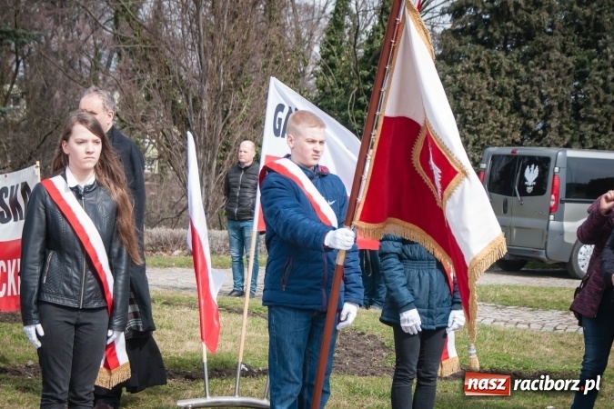 Zdjęcie w galerii na portalu naszraciborz.pl: Raciborskie rondo nosi od dziś imię Żołnierzy Niezłomnych wiadomości z regionu
