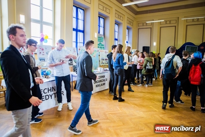 Zdjęcie w galerii na portalu naszraciborz.pl: Powitanie wiosny z Ekonomikiem wiadomości z regionu