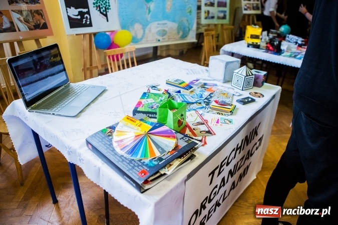 Zdjęcie w galerii na portalu naszraciborz.pl: Powitanie wiosny z Ekonomikiem wiadomości z regionu