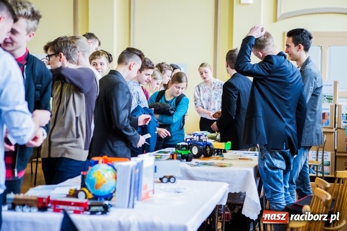 Zdjęcie w galerii na portalu naszraciborz.pl: Powitanie wiosny z Ekonomikiem wiadomości z regionu