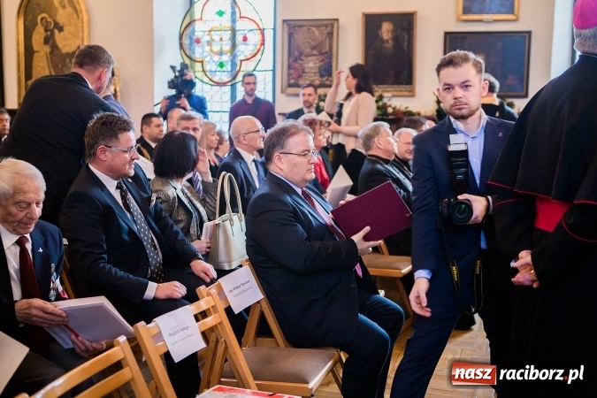 Zdjęcie w galerii na portalu naszraciborz.pl: 800-lecie praw miejskich Raciborza. Uroczysta Sesja Rady Miasta murach Muzeum FOTO wiadomości z regionu