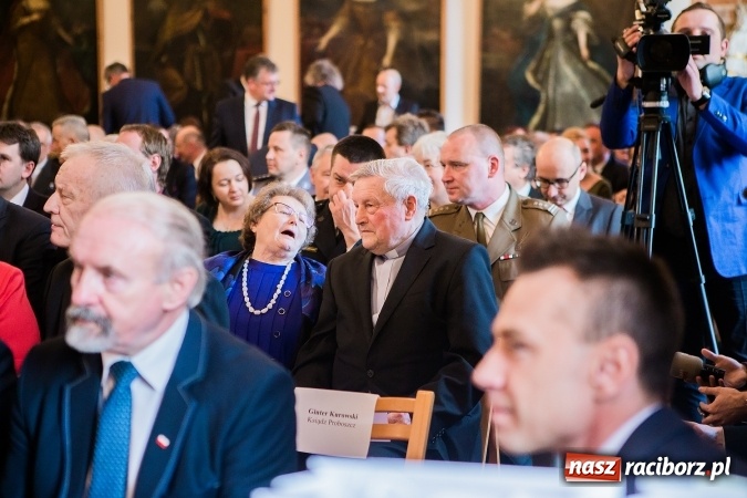Zdjęcie w galerii na portalu naszraciborz.pl: 800-lecie praw miejskich Raciborza. Uroczysta Sesja Rady Miasta murach Muzeum FOTO wiadomości z regionu