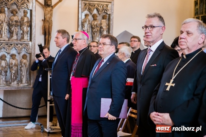 Zdjęcie w galerii na portalu naszraciborz.pl: 800-lecie praw miejskich Raciborza. Uroczysta Sesja Rady Miasta murach Muzeum FOTO wiadomości z regionu