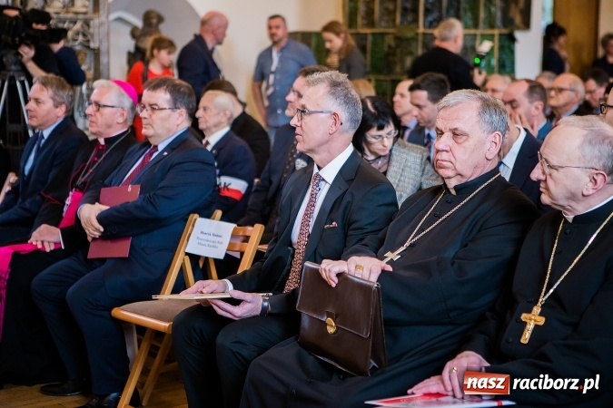 Zdjęcie w galerii na portalu naszraciborz.pl: 800-lecie praw miejskich Raciborza. Uroczysta Sesja Rady Miasta murach Muzeum FOTO wiadomości z regionu