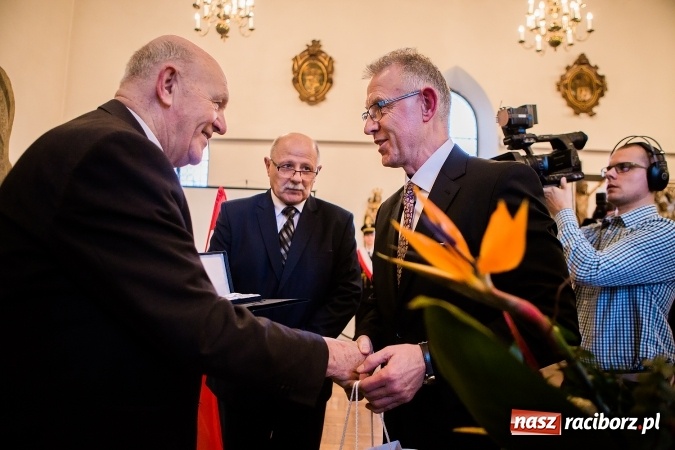 Zdjęcie w galerii na portalu naszraciborz.pl: 800-lecie praw miejskich Raciborza. Uroczysta Sesja Rady Miasta murach Muzeum FOTO wiadomości z regionu