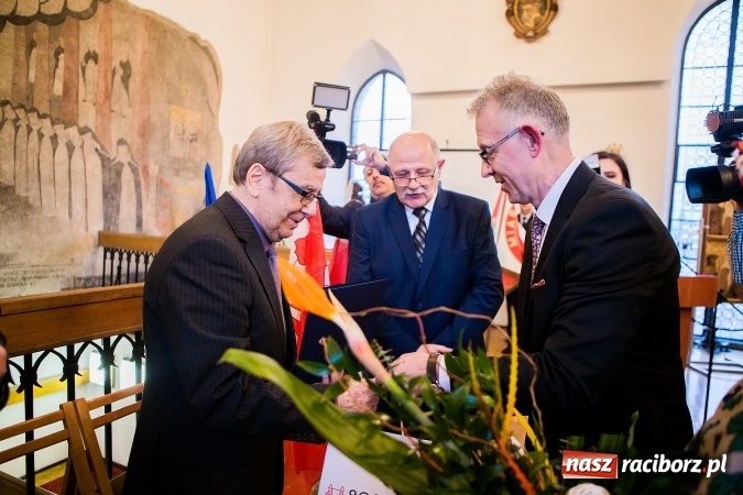 Zdjęcie w galerii na portalu naszraciborz.pl: 800-lecie praw miejskich Raciborza. Uroczysta Sesja Rady Miasta murach Muzeum FOTO wiadomości z regionu