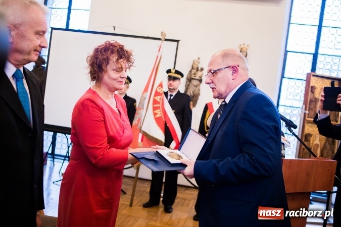 Zdjęcie w galerii na portalu naszraciborz.pl: 800-lecie praw miejskich Raciborza. Uroczysta Sesja Rady Miasta murach Muzeum FOTO wiadomości z regionu