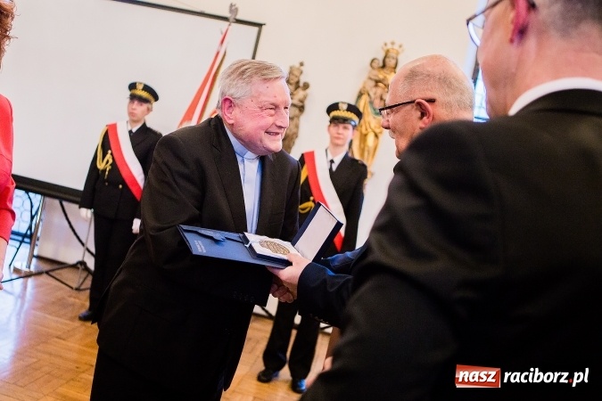 Zdjęcie w galerii na portalu naszraciborz.pl: 800-lecie praw miejskich Raciborza. Uroczysta Sesja Rady Miasta murach Muzeum FOTO wiadomości z regionu