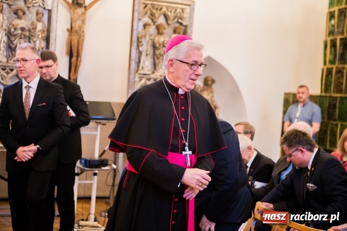Zdjęcie w galerii na portalu naszraciborz.pl: 800-lecie praw miejskich Raciborza. Uroczysta Sesja Rady Miasta murach Muzeum FOTO wiadomości z regionu