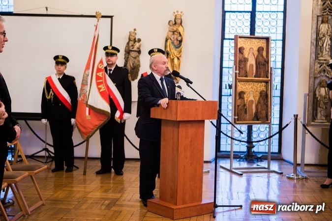 Zdjęcie w galerii na portalu naszraciborz.pl: 800-lecie praw miejskich Raciborza. Uroczysta Sesja Rady Miasta murach Muzeum FOTO wiadomości z regionu