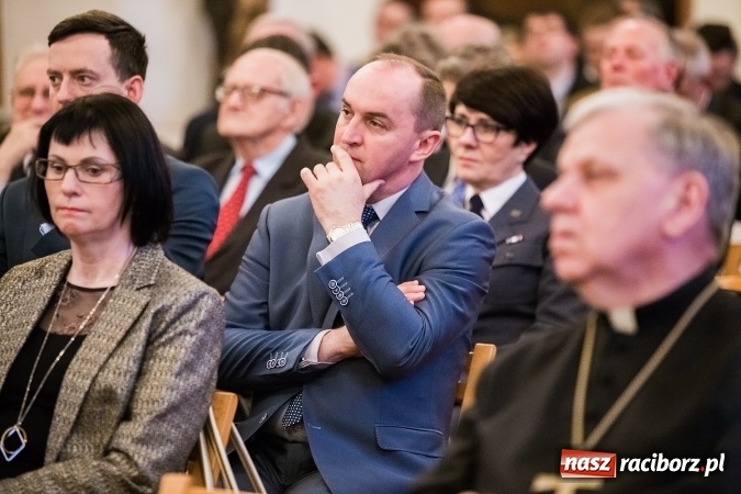 Zdjęcie w galerii na portalu naszraciborz.pl: 800-lecie praw miejskich Raciborza. Uroczysta Sesja Rady Miasta murach Muzeum FOTO wiadomości z regionu