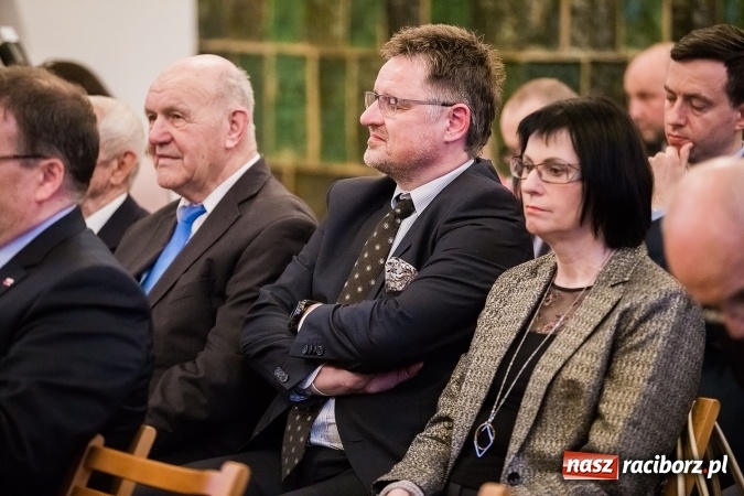 Zdjęcie w galerii na portalu naszraciborz.pl: 800-lecie praw miejskich Raciborza. Uroczysta Sesja Rady Miasta murach Muzeum FOTO wiadomości z regionu