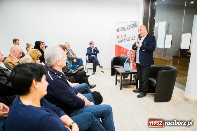 Zdjęcie w galerii na portalu naszraciborz.pl: Spotkanie autorskie Tadeusza Płużańskiego w księgarni Sowa wiadomości z regionu