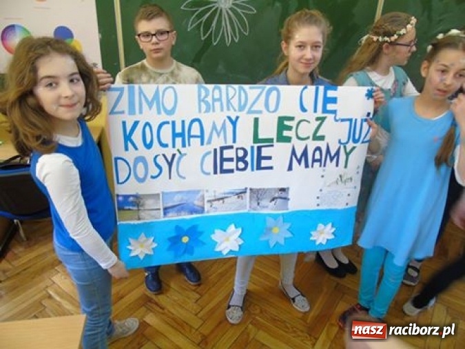 Zdjęcie w galerii na portalu naszraciborz.pl: Święto latawca w Szkole Podstawowej nr 13 wiadomości z regionu