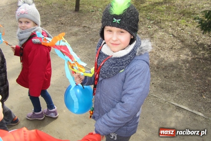 Zdjęcie w galerii na portalu naszraciborz.pl: Święto latawca w Szkole Podstawowej nr 13 wiadomości z regionu