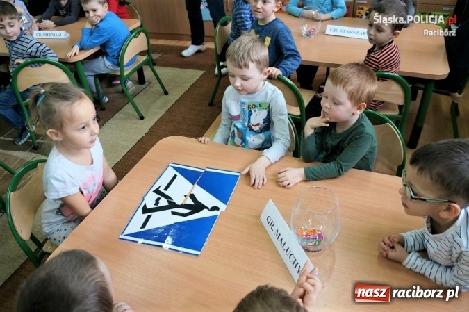 Zdjęcie w galerii na portalu naszraciborz.pl: Bezpieczny przedszkolak - w Przedszkolu nr 17 zorganizowano konkurs  wiadomości z regionu