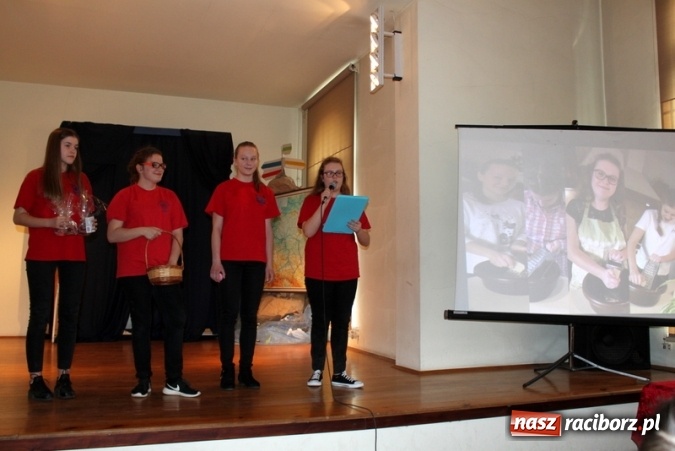 Zdjęcie w galerii na portalu naszraciborz.pl: Pokaz projektów edukacyjnych w Gimnazjum nr 5  wiadomości z regionu