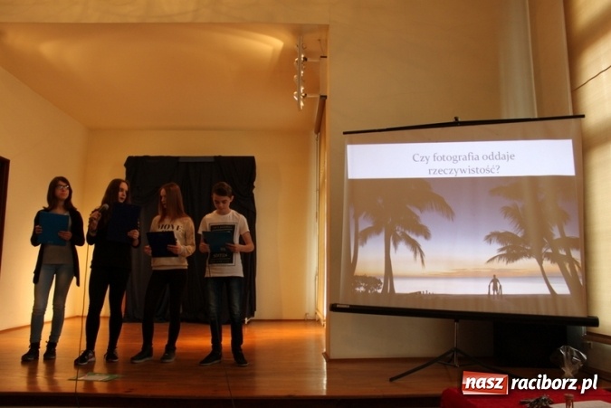 Zdjęcie w galerii na portalu naszraciborz.pl: Pokaz projektów edukacyjnych w Gimnazjum nr 5  wiadomości z regionu