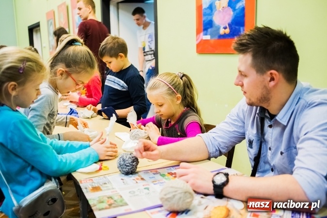 Zdjęcie w galerii na portalu naszraciborz.pl: Wiosenne Warsztaty Plastyczne w Młodzieżowym Domu Kultury wiadomości z regionu