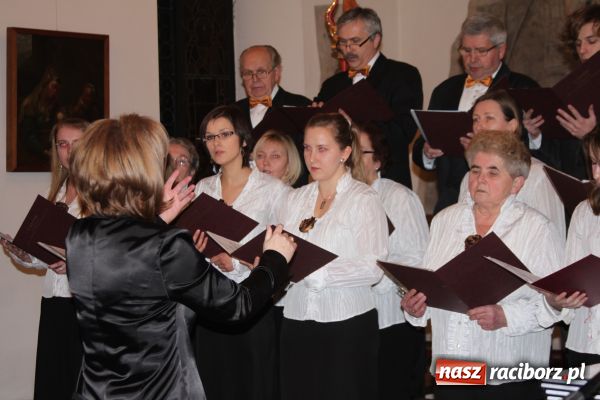 Zdjęcie w galerii na portalu naszraciborz.pl: Wieczór Polski w Muzeum wiadomości z regionu