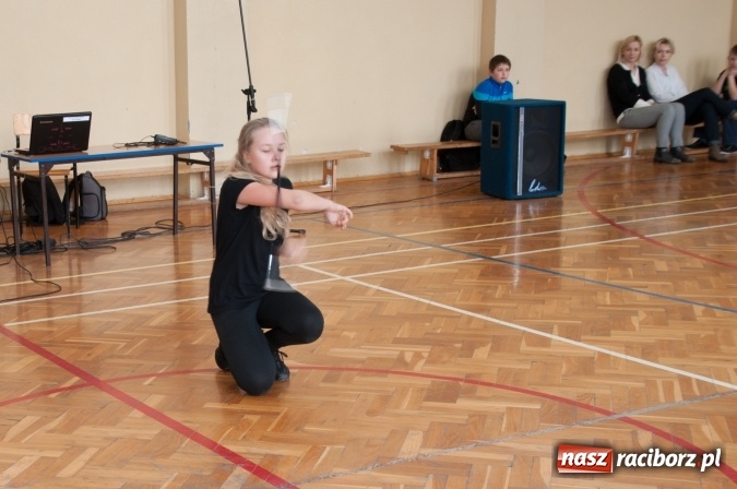 Zdjęcie w galerii na portalu naszraciborz.pl: Mój Talent! Konkurs talentów na przywitanie wiosny w SP18 wiadomości z regionu