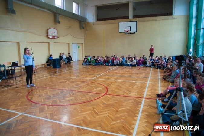 Zdjęcie w galerii na portalu naszraciborz.pl: Mój Talent! Konkurs talentów na przywitanie wiosny w SP18 wiadomości z regionu