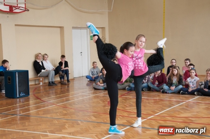 Zdjęcie w galerii na portalu naszraciborz.pl: Mój Talent! Konkurs talentów na przywitanie wiosny w SP18 wiadomości z regionu