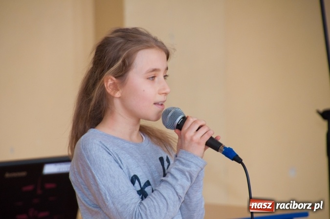 Zdjęcie w galerii na portalu naszraciborz.pl: Mój Talent! Konkurs talentów na przywitanie wiosny w SP18 wiadomości z regionu