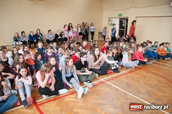 Zdjęcie w galerii na portalu naszraciborz.pl: Mój Talent! Konkurs talentów na przywitanie wiosny w SP18 wiadomości z regionu