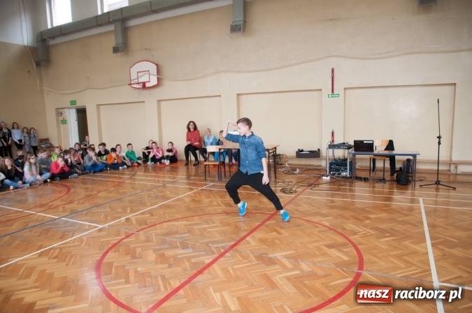 Zdjęcie w galerii na portalu naszraciborz.pl: Mój Talent! Konkurs talentów na przywitanie wiosny w SP18 wiadomości z regionu