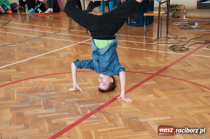 Zdjęcie w galerii na portalu naszraciborz.pl: Mój Talent! Konkurs talentów na przywitanie wiosny w SP18 wiadomości z regionu