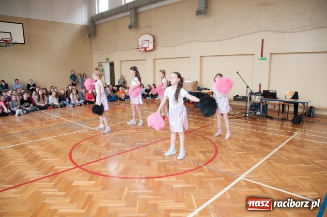 Zdjęcie w galerii na portalu naszraciborz.pl: Mój Talent! Konkurs talentów na przywitanie wiosny w SP18 wiadomości z regionu