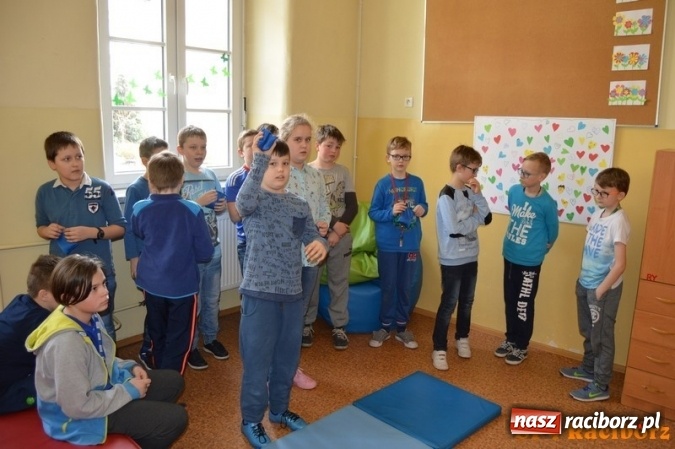 Zdjęcie w galerii na portalu naszraciborz.pl: Ile zer ma milion? Szkoła Podstawowa nr 4 wita wiosnę  wiadomości z regionu