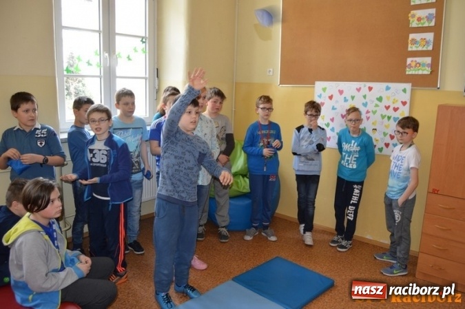 Zdjęcie w galerii na portalu naszraciborz.pl: Ile zer ma milion? Szkoła Podstawowa nr 4 wita wiosnę  wiadomości z regionu