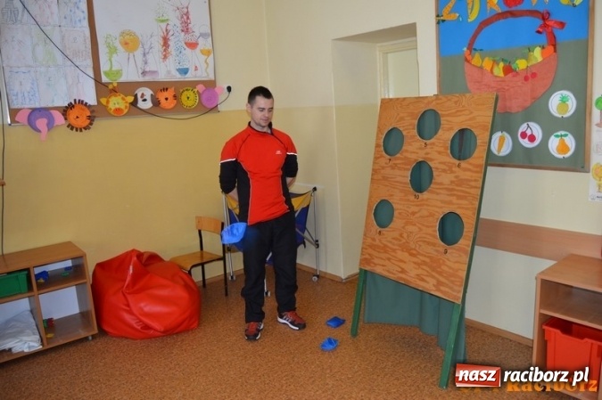 Zdjęcie w galerii na portalu naszraciborz.pl: Ile zer ma milion? Szkoła Podstawowa nr 4 wita wiosnę  wiadomości z regionu