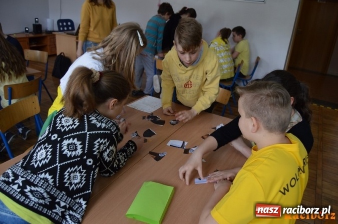 Zdjęcie w galerii na portalu naszraciborz.pl: Ile zer ma milion? Szkoła Podstawowa nr 4 wita wiosnę  wiadomości z regionu