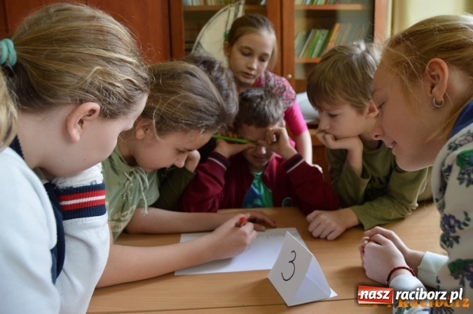 Zdjęcie w galerii na portalu naszraciborz.pl: Ile zer ma milion? Szkoła Podstawowa nr 4 wita wiosnę  wiadomości z regionu