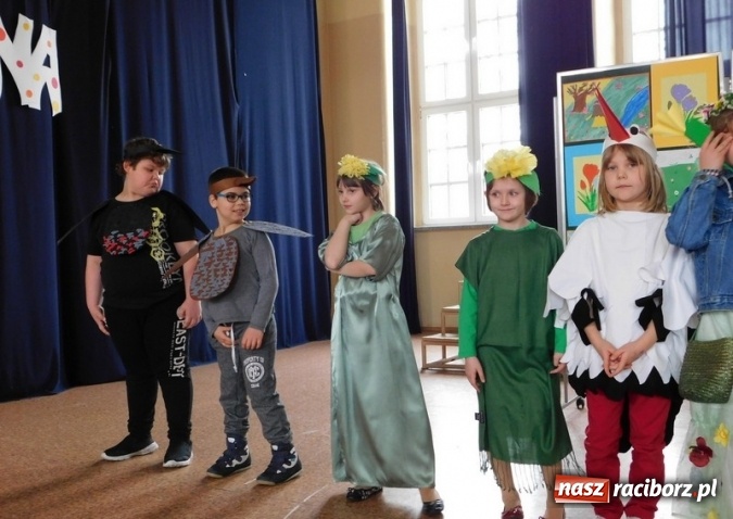 Zdjęcie w galerii na portalu naszraciborz.pl: Ile zer ma milion? Szkoła Podstawowa nr 4 wita wiosnę  wiadomości z regionu