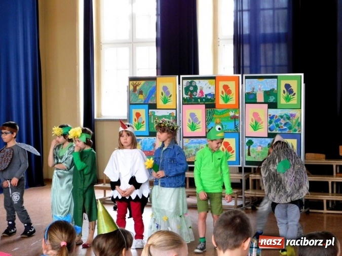 Zdjęcie w galerii na portalu naszraciborz.pl: Ile zer ma milion? Szkoła Podstawowa nr 4 wita wiosnę  wiadomości z regionu